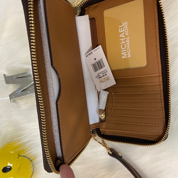 Michael Kors Wallet/Wristlet - Picture 2 of 5